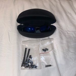 Men’s Oakley polarized sunglasses